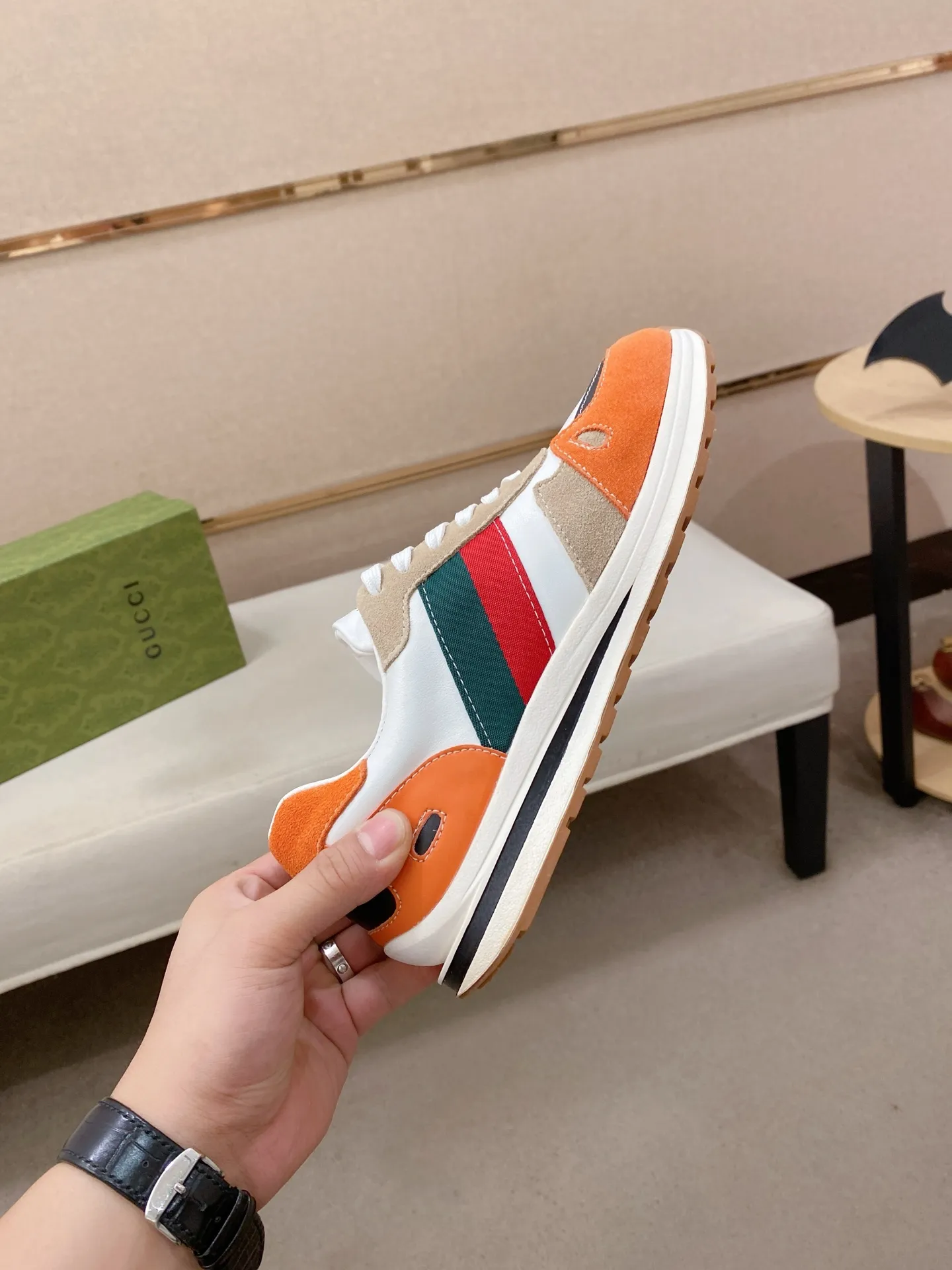 Men's shoes 💰 420💰🇮🇹🇮🇹GUCCI (Gucci) top 🔍🔍 new models are on sale at the same time, uppers 🇮🇹 imported first-layer cowhide from Italy. Fully imported genuine leather lining💪💪, completely 1⃣️ to 1⃣️🇮🇹💪💪, ⚠Sole: Original sole provided by the original factory, exclusive movable molded sole super comfortable, ⚠Original factory single goods, 🔍🔍high quality, you can come in and out at will, welcome to compare⚠. Code number:38-44
